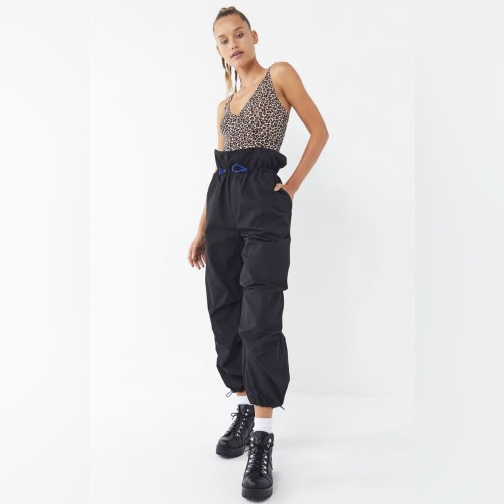 Style Mafia Mila Black high-rise paperbag jogger pants size Small